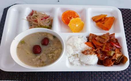 Багц хоол: бууз, шөл, салат, жимс